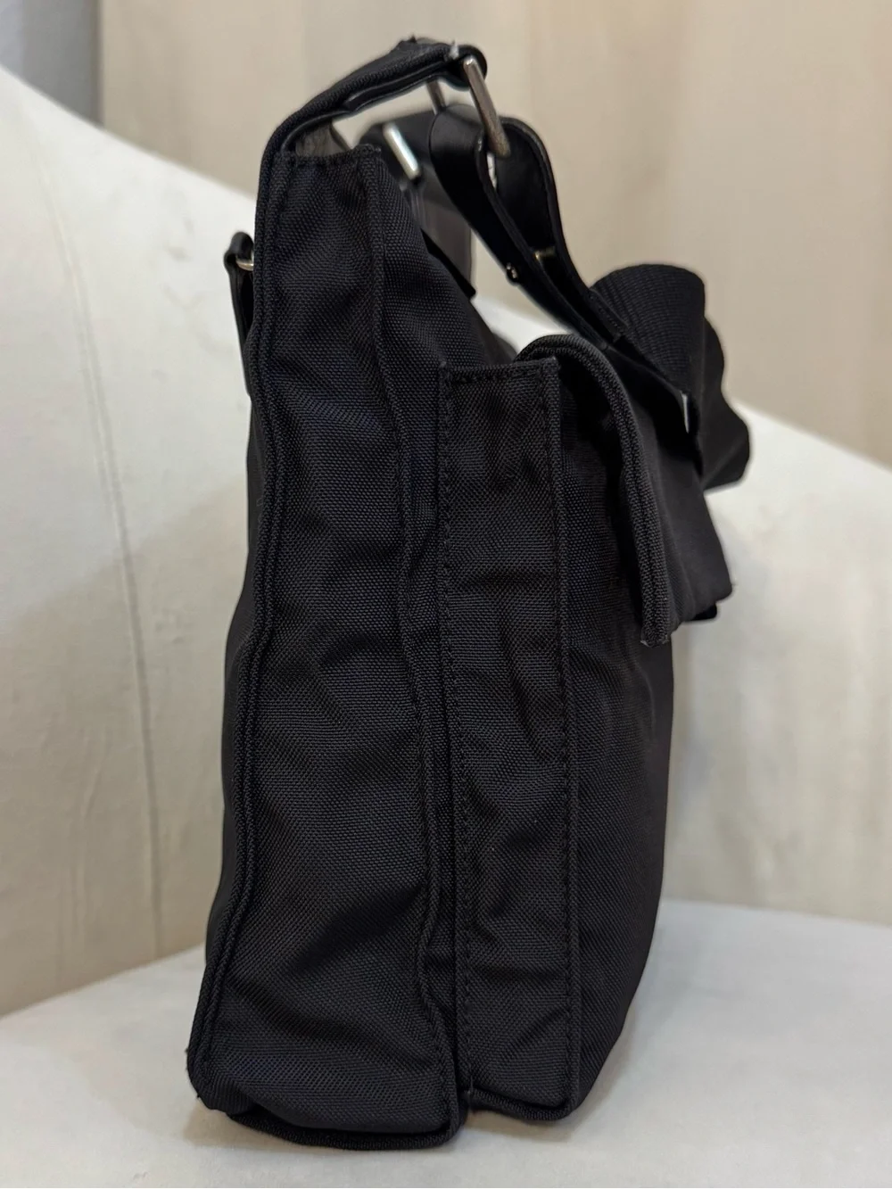 Aigner Black Men's Crossbody Organizer Shoulder Bag - Classic Everyday Style